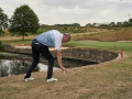 Thả bóng sai độ cao rồi thực hiện cú đánh: Golfer bị phạt thế nào?