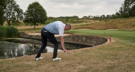 Thả bóng sai độ cao rồi thực hiện cú đánh: Golfer bị phạt thế nào?