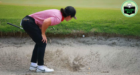 Bóng bị cắm trong bunker: Có được nhấc bóng để xác định?