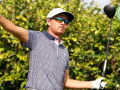Không muốn tìm bóng, có được đánh lại ngay trên tee box?