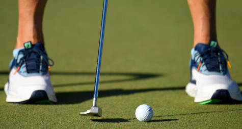 Một thay đổi nhỏ giúp golfer putt chuẩn xác hơn