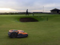 Robot cắt cỏ đang thay đổi diện mạo sân golf như thế nào?