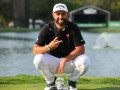Jon Rahm nâng cúp LIV Golf lần 2 chỉ trong bốn tháng đầu mùa giải