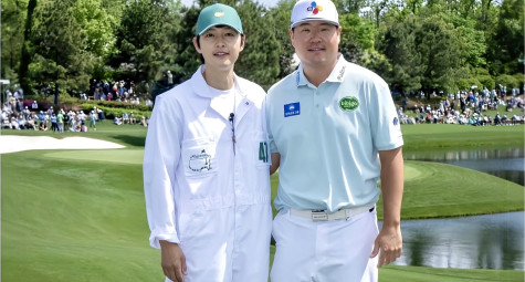 Sao hạng A Song Joong Ki làm caddie tại Masters Par-3 Contest