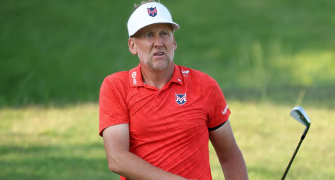 Ian Poulter chấn thương đầu gối sau tai nạn hy hữu 