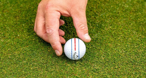 Có nên cấm các vạch căn chỉnh trên bóng golf?