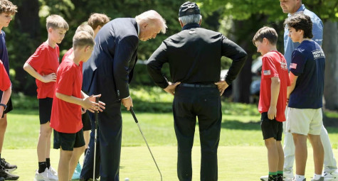 Tổng thống Trump liên tục putt hụt… trước vòng vây khán giả tại Nhà Trắng