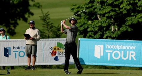 Chỉ vì một câu hỏi trên green, hai golfer cùng nhận phạt 2 gậy