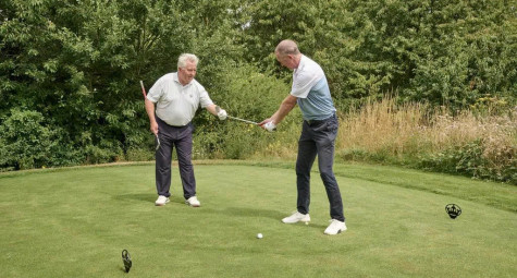 Đồng đội tự ý đưa ra lời khuyên: Ai sẽ bị phạt theo Luật Golf?