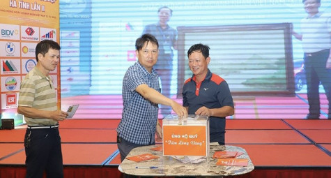 Giải Golf Hiệp hội Doanh nghiệp Hà Tĩnh huy động 100 triệu đồng ủng hộ Quỹ Tấm lòng vàng