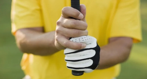 Hướng dẫn cầm gậy golf chuẩn cho người mới bắt đầu