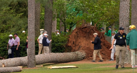 The Masters 2023: Hoãn thi đấu vòng 2 vì bão khiến cây đổ