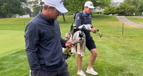 Viktor Hovland làm caddie cho người bạn Zach Bauchou