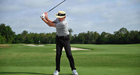 Kết hợp tay và thân để backswing mượt mà
