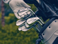 Chọn gậy golf: Nên đầu tư theo sở thích hay dựa trên hiệu suất gậy?