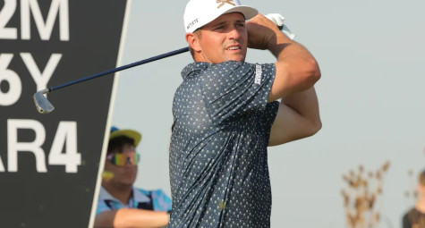 “Tiktoker” Bryson DeChambeau thực hiện thử thách ghi HIO tại nhà