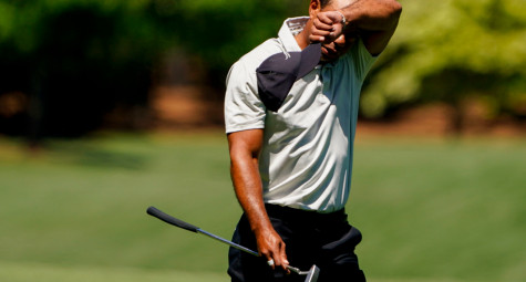 Một ngày sau khi lập kỷ lục cắt loại The Masters, Tiger Woods xếp áp chót BXH