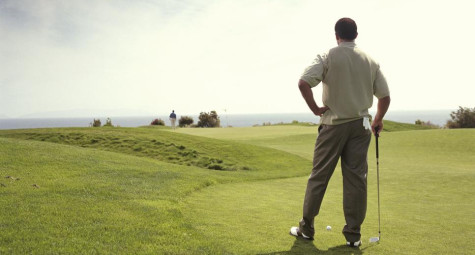 Tình huống golf: Tôi ở green, đối thủ thì không. Có cần phải chờ đến lượt?