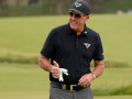 Phil Mickelson phản ứng thế nào khi McIlroy thay đổi lập trường?