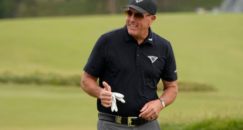 Phil Mickelson phản ứng thế nào khi McIlroy thay đổi lập trường?