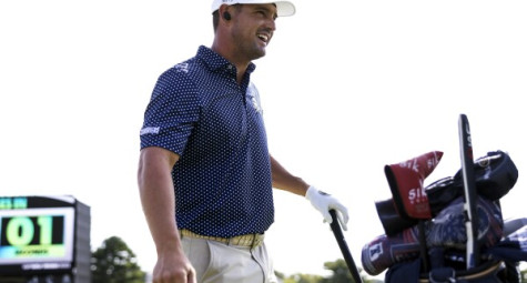 Chiêm ngưỡng cú phát bóng 384 yards của Bryson DeChambeau tại LIV Golf Chicago