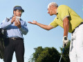 Bắt cặp với caddie tệ, có được sa thải ngay giữa vòng đấu?