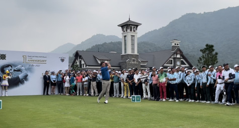 Sir Nick Faldo phát bóng khai mạc sự kiện sinh nhật 1 tuổi sân golf Thanh Lanh