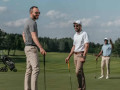 Có phải chỉ người giàu thích chơi golf? 
