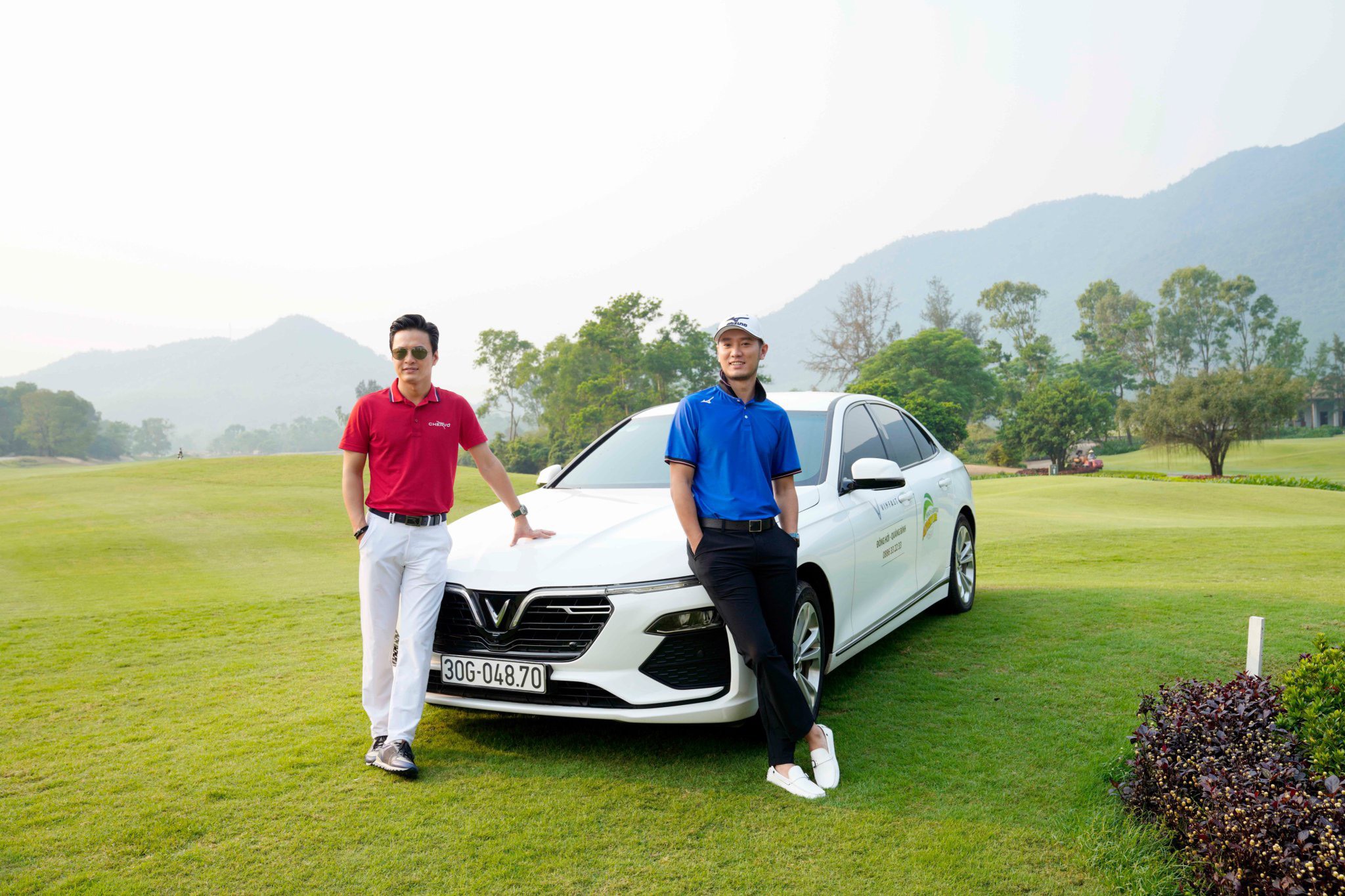 Diễn viên Hồng Đăng, Vlogger Hùng Lâm chia sẻ về chiếc xe họ sử dụng khi đi chơi golf
