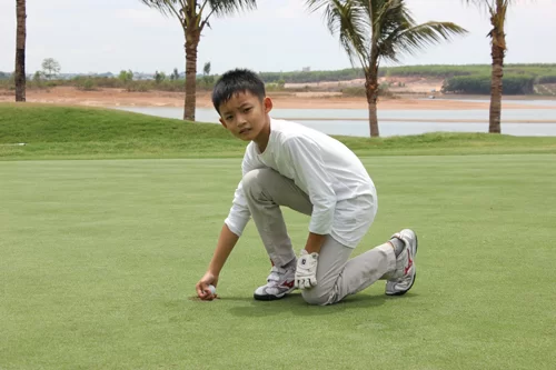 Golf thủ nhí Ono Nguyễn Phúc Long. Ảnh: PC.