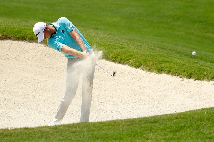 Mickelson, who had strung together seven straight pars of his own, birdied the par-5 16th to tie Berger atop the leaderboard at 8 under