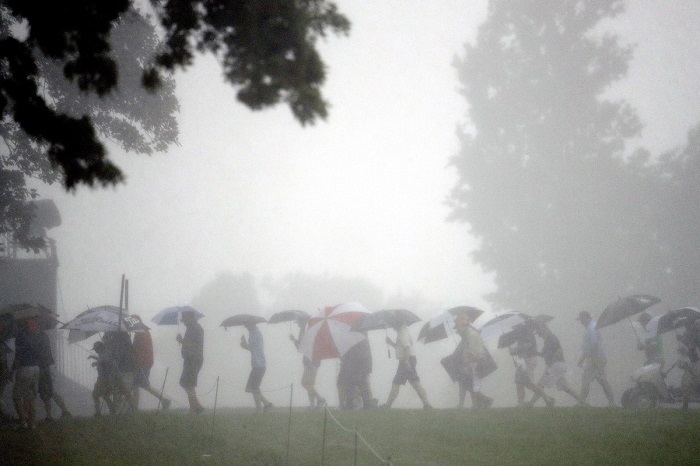 Fans leave the course during the third rain delay on Thursday (Source: Golfdigest.com)