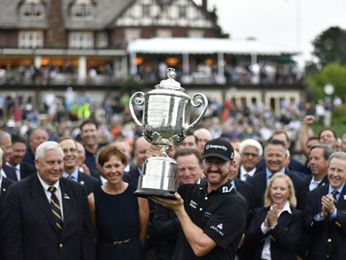 Jimmy Walker and PGA Championship trophy (Source: Internet)