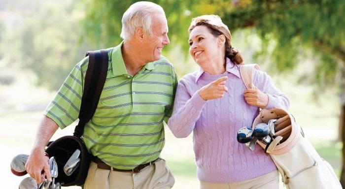 couple-golfing-color