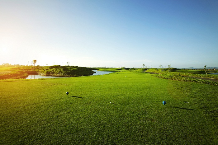 Sân FLC Sầm Sơn Golf Links - một trong hai sân golf của FLC do Nicklaus Design thiết kế, nơi vừa diễn ra giải golf nữ nghiệp dư Quốc gia 2016.
