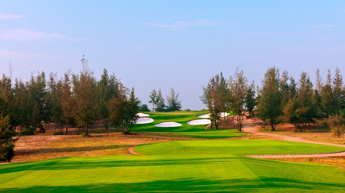 11th-hole-from-forward-blue-tee