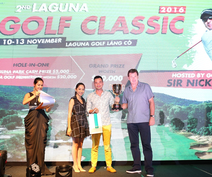 Overall Champion Mr Mai with Sir Nick Faldo on Stage