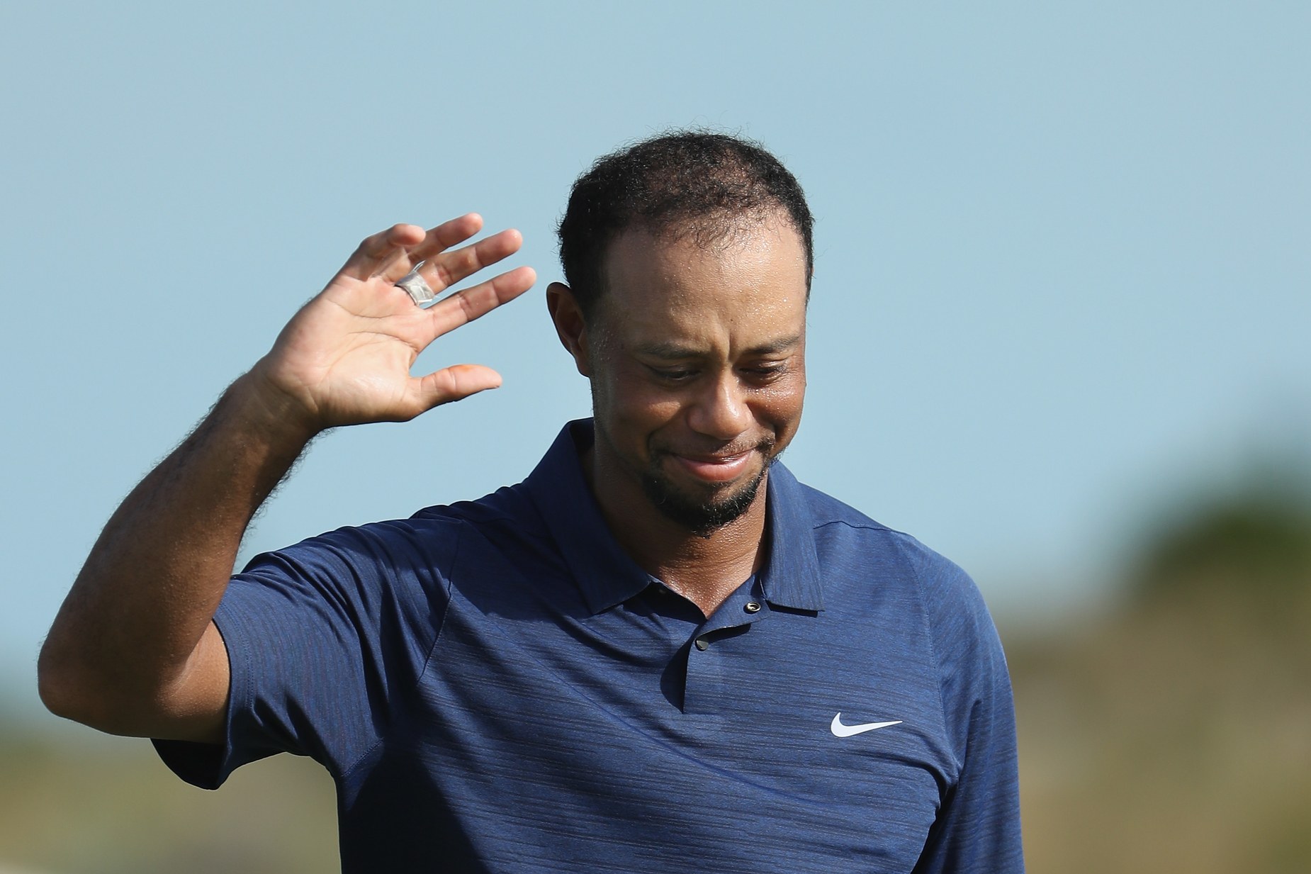 Tiger Woods đã lấy lại phong độ, ghi điểm 65 tại vòng 2 giải Hero World Challenge