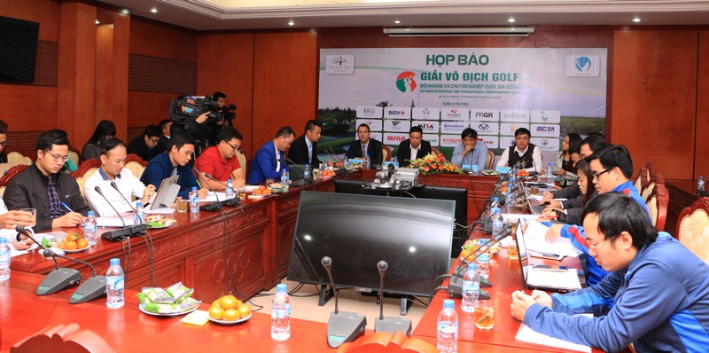 Họp báo
