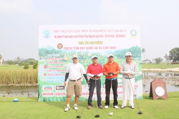 Gần 300 golf thủ tham dự giải golf từ thiện  “AMD Golf Challenge 2015 – Swing For The Poor”