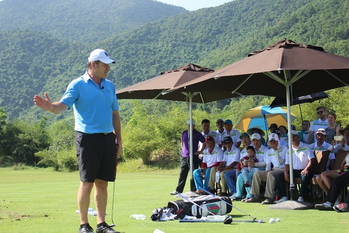 Sir Nick Faldo conducting an exclusive golf clinic at Laguna Golf Lăng Cô