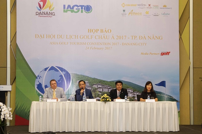 (From left to right) Mr. Peter Walton - IAGTO's President, Mr. Nguyen Xuan Binh - Deputy Director of Danang Tourism Department, Mr. Ngo Van Vinh - Director of Danang Tourism Department, Mrs. Vu Van Yen - Deputy Editor-in-chief of Vietnam Golf Magazine, the official media agency of AGTC 2017