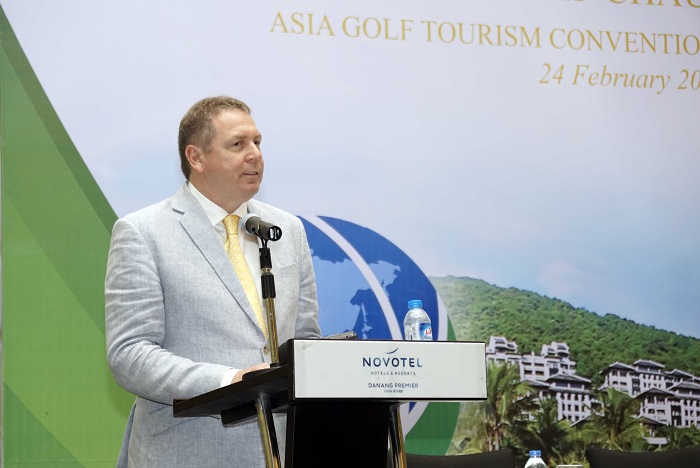 Mr. Peter Walton, President of IAGTO speaks at the press conference in Danang, Vietnam