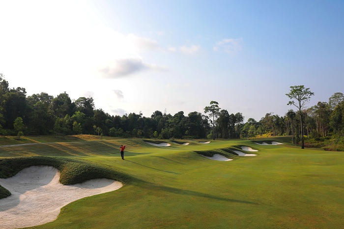 Strategic bunkering and elevation changes are a key feature at The Els Club Desaru Coast Valley Course1