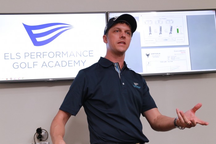 HLV PGA Mario Van Zyl hướng dẫn về thiết bị và công nghệ giảng dạy