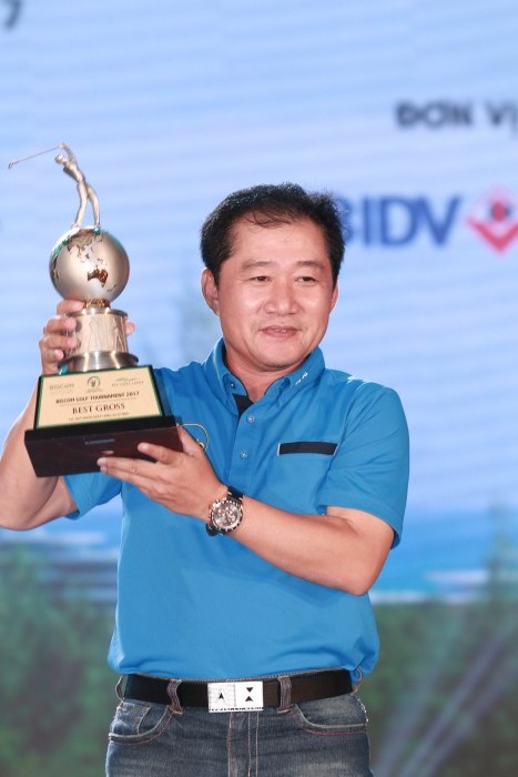 Golfer Andrew Hùng Phạm vô địch Biscom Golf Tournament 2017.