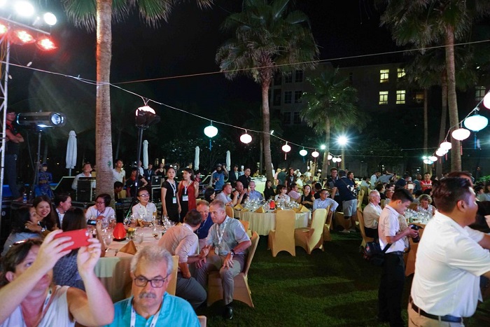 Gần 1000 đại biểu từ 36 quốc gia trên thế giới có mặt tại Tiệc Gala chào mừng Đại hội AGTC 2017/ Ảnh: VGM