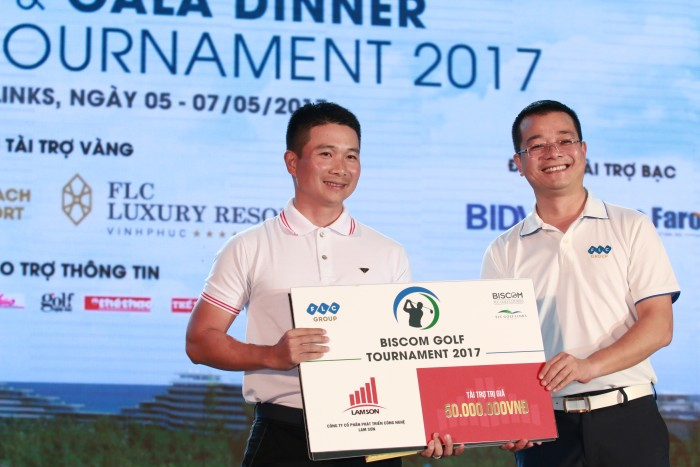 Biscom Golf Tournament 2017 ngày 2: Golfer Lưu Hải Ninh ghi điểm Eagle đầu tiên