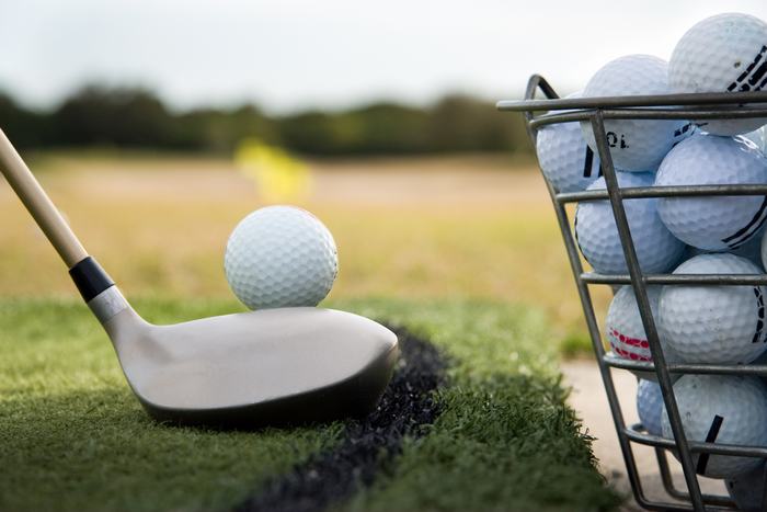 Chơi golf vào ngày thường và giờ khuyến mại