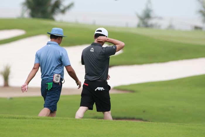 Hai golfer Doãn Văn Định và Vương Minh Huân